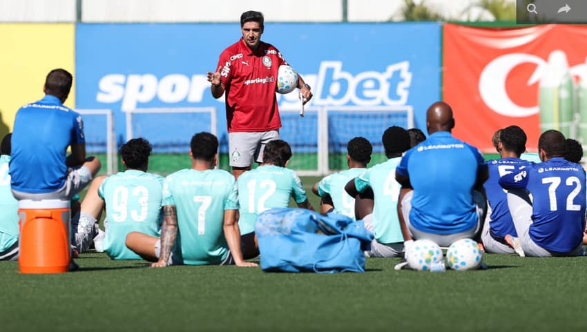 Abel Ferreira comanda treino do Palmeiras