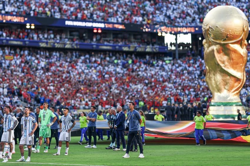 Postura de atletas da Argentina durante final da Copa incomoda torcedores (Foto: PATRICIA DE MELO MOREIRA / AFP)