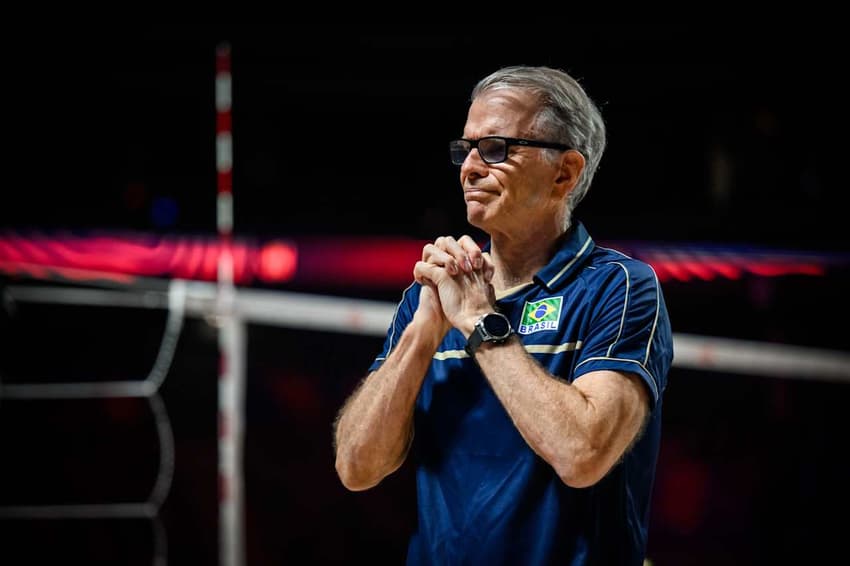 Bernadinho durante partida da seleção brasileira masculina de vôlei na VNL 2026