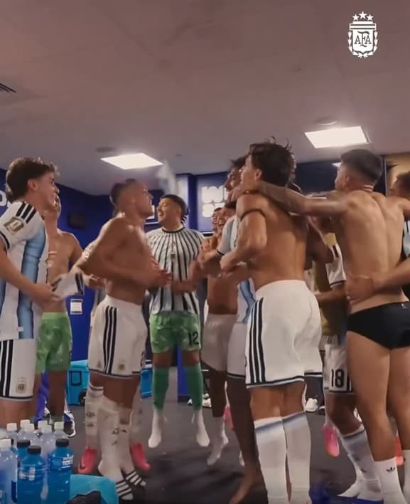 Canto da Argentina remete a polêmica de Maradona na Copa de 94