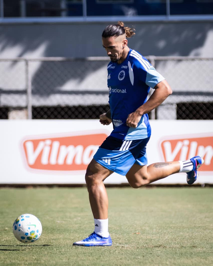 Chico da Costa treina na Toca da Raposa II 