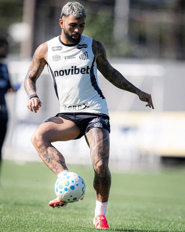 Gabriel Barbosa durante treino do Santos no CT Rei Pelé. (Foto: Raul Baretta/ Santos FC)