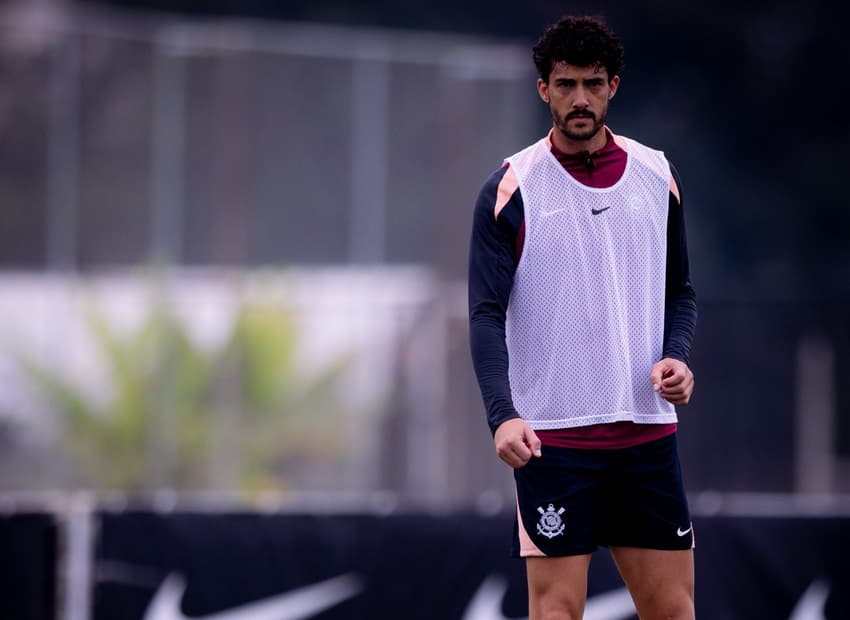 Zagueiro Gustavo Henrique durante treino do Corinthians