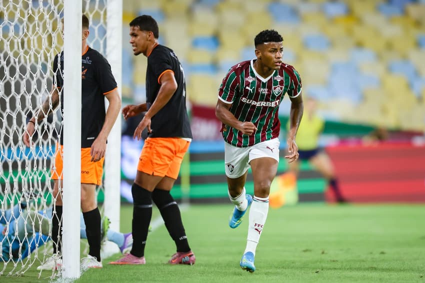 Hércules comemora gol pelo Fluminense contra o Nova Iguaçu