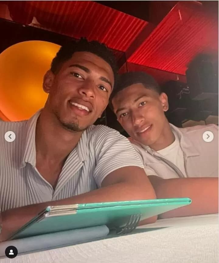 Irmãos Jude e Jobe Bellingham em foto compartilhada nas redes sociais