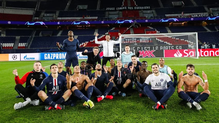 Jogadores do PSG imitam gesto de Haaland após classificação

