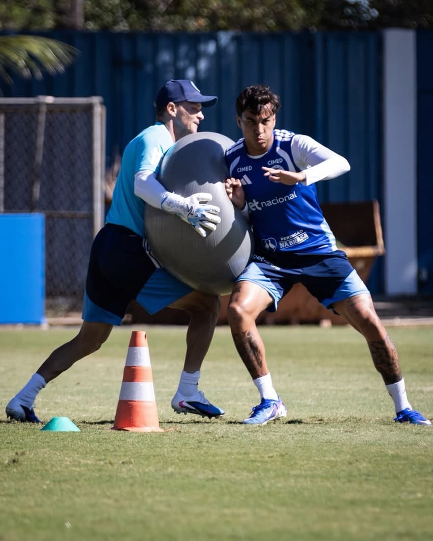 Kaio Jorge faz treinamento na Toca da Raposa II (Foto: Gustavo Aleixo/Cruzeiro)
