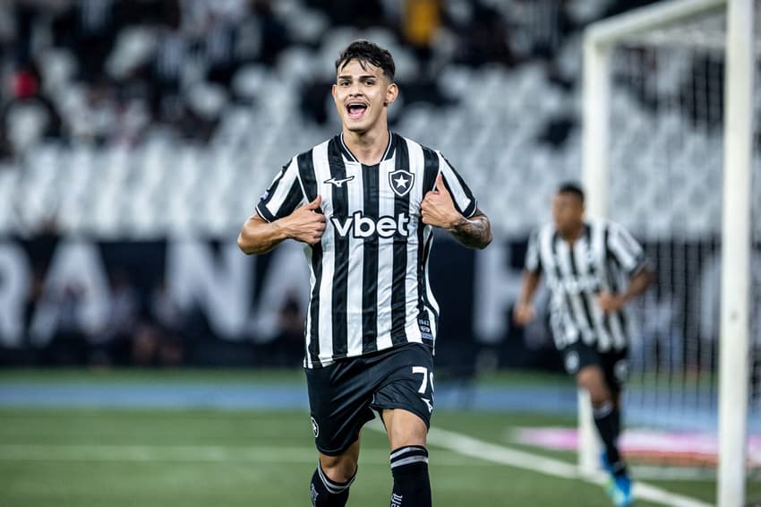 Lucas Emanuel comemora gol em Botafogo x Santos