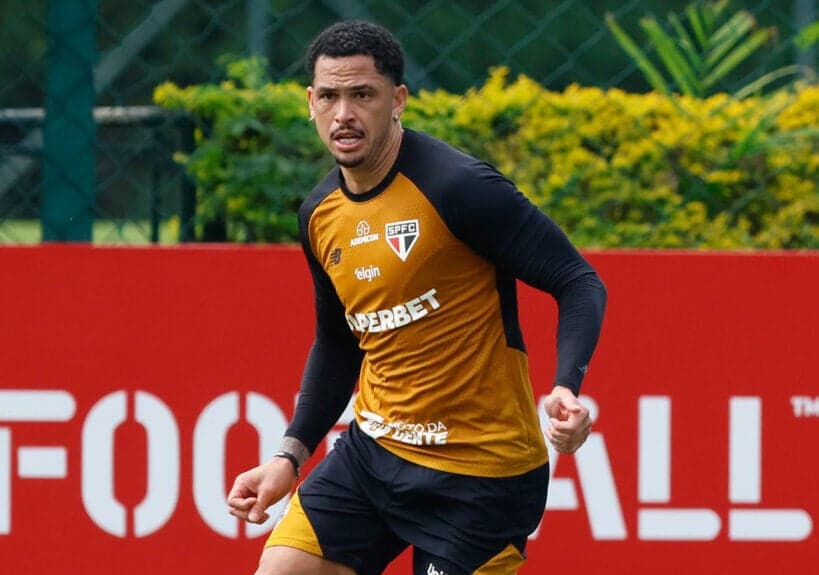 Luciano durante treinamento do São Paulo