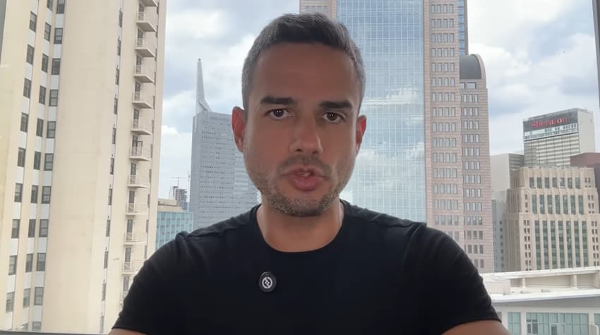Marcelo Bechler grava pronuciamento após polêmica com Cristiano Ronaldo em entrevista coletiva
