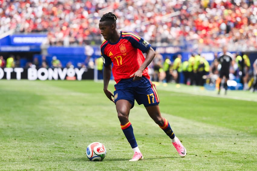 Nico Williams em ação pela Espanha na Copa do Mundo