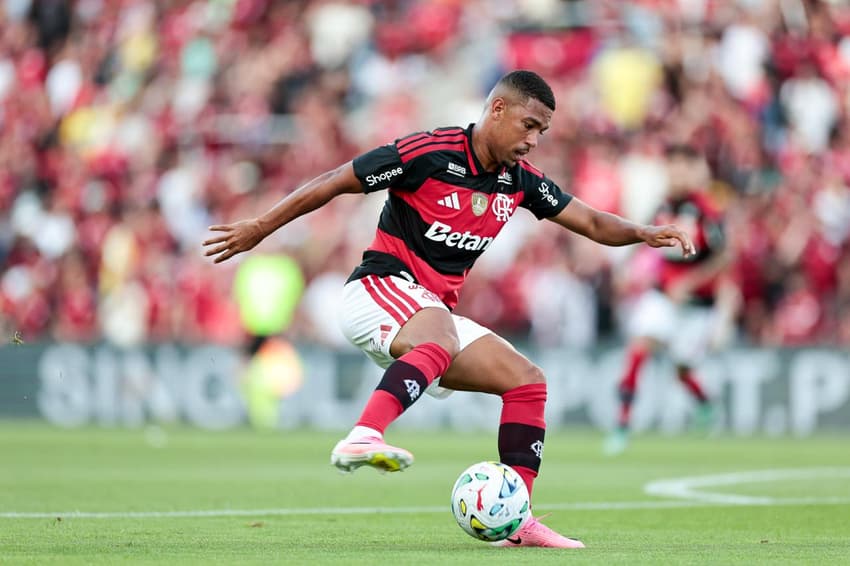 Samuel Lino em amistoso do Flamengo