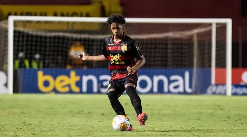 Zé Lucas em ação d pelo Sport