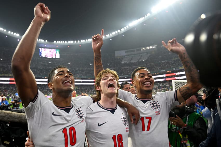 Anthony Gordon comemora vitória da Inglaterra na Copa do Mundo