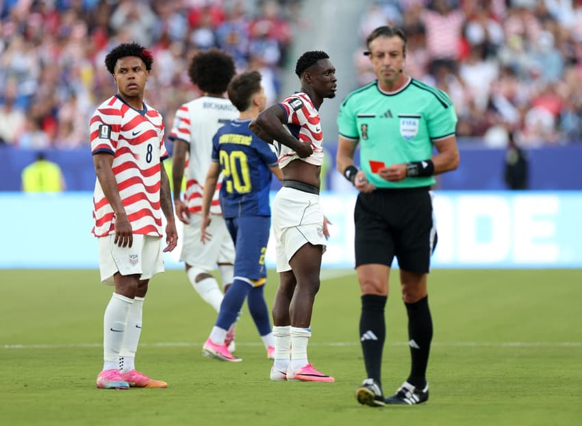 Balogun, atleta dos EUA, foi expulso aos 64 minutos de jogo