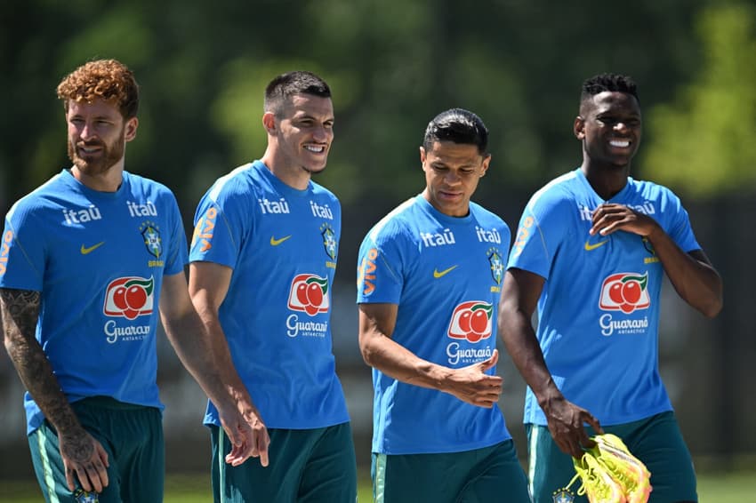 Léo Pereira, Bruno Guimarães, Douglas Santos e Luiz Henrique, durante treino da Seleção Brasileira