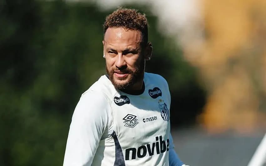 Neymar durante treino do Santos após a Copa do Mundo