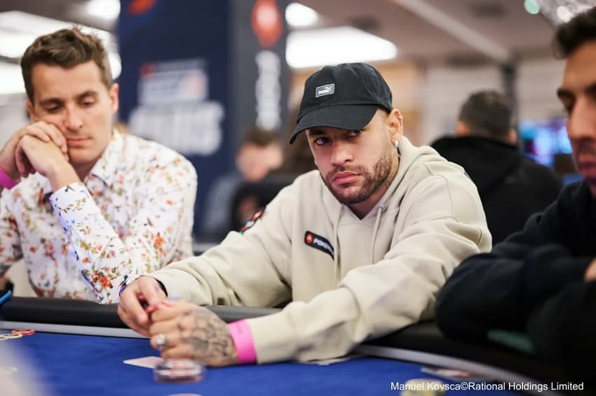 Neymar durante torneio de Poker