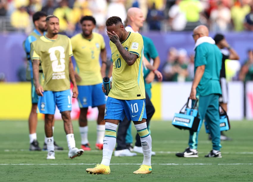 Mesmo com pênalti convertido, Neymar não conseguiu evitar a eliminação do Brasil na Copa (Foto: Buda Mendes / Getty Images via AFP)