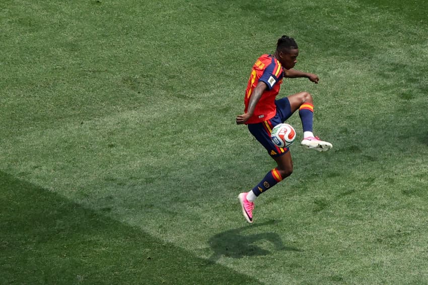 Nico Williams em ação pela Espanha na Copa do Mundo
