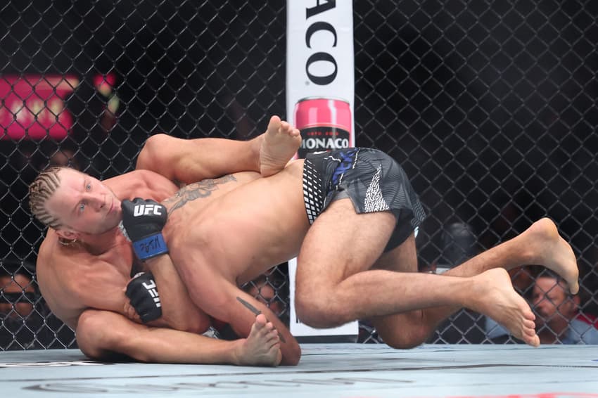 Paddy Pimblett finaliza Benoit Saint Denis no UFC 329