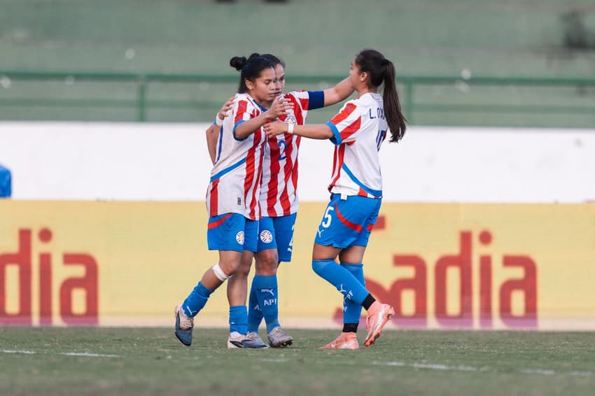 Paraguai vence Peñarol com dois gols de Acosta. (Guilherme Veiga/Brasil Ladies Cup)