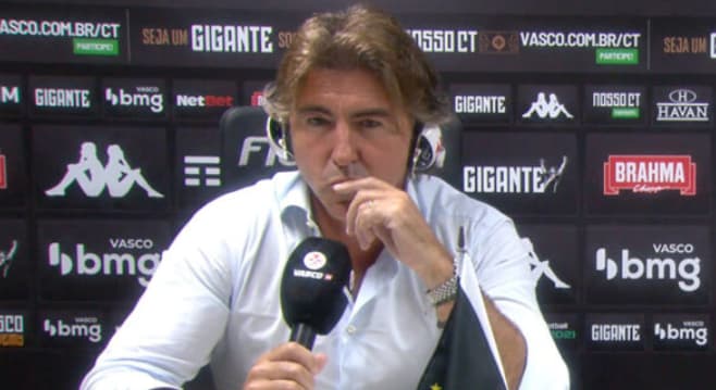 Sá Pinto durante coletiva do Vasco