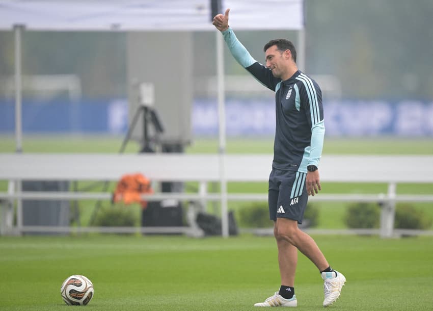 Lionel Scaloni durante último treino da Argentina antes da final da Copa do Mundo com a Espanha