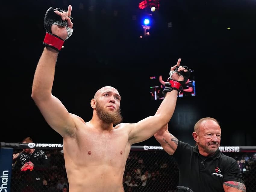 Valter Walker venceu inglês Louie Sutherland no UFC 321 (Foto: Reprodução/Instagram: @valterwalkerufc)