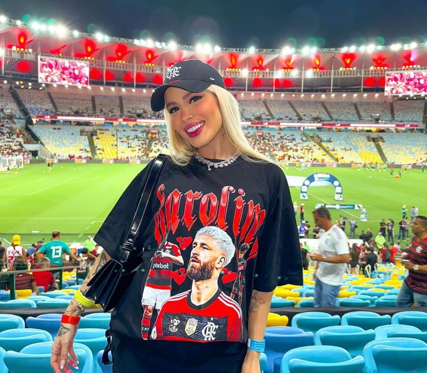 Karoline presente em um jogo do Flamengo, no Maracanã (Foto: Reprodução/Instagram)