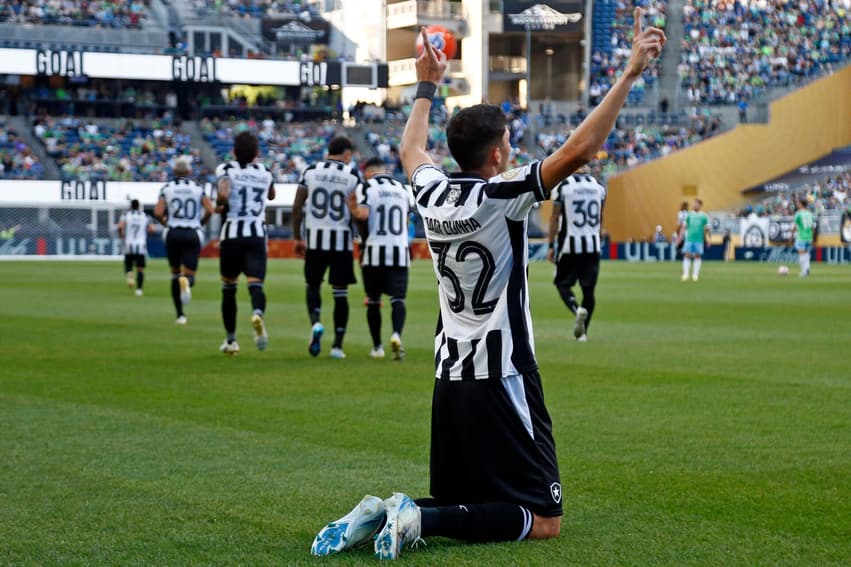Jair Cunha agradece aos céus; Botafogo vence na estreia (Foto: Vitor Silva/Botafogo)