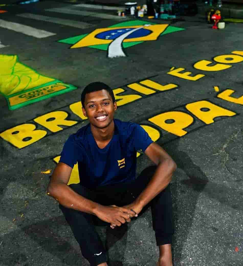 Artista 'Laurinho' fez arte em rua de Ipanema para a Copa do Mundo (Foto: Divulgação)