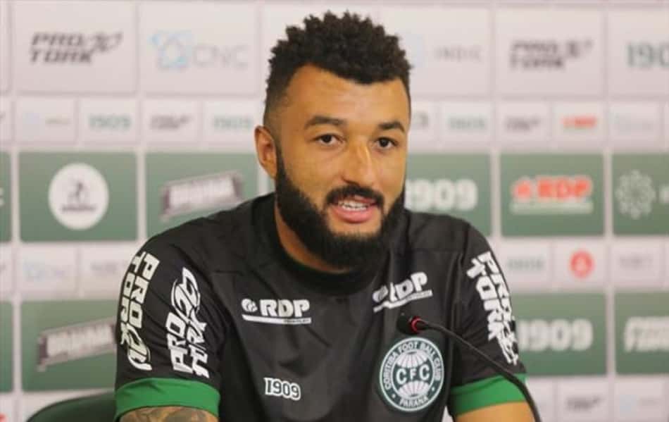 Alex Muralha em apresentação no Coritiba