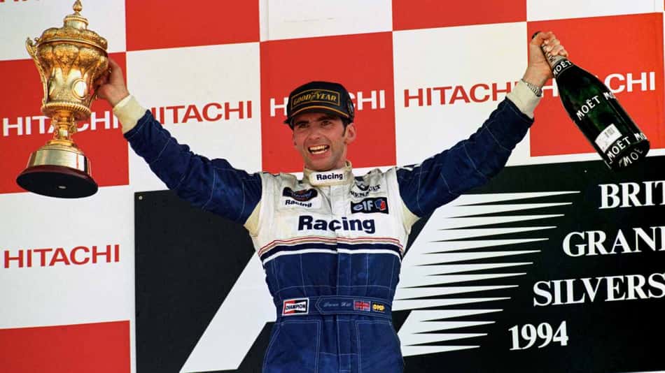 Campeão mundial, Damon Hill comemora vitória na F1 1994 (Foto: Reprodução)