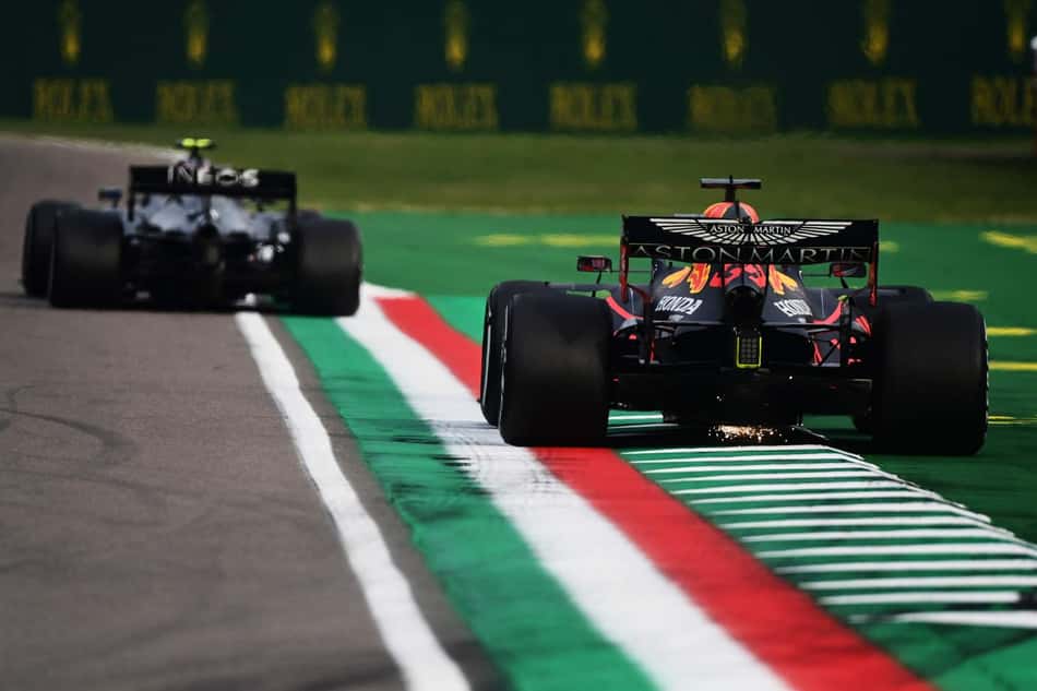 Max Verstappen em ação no GP da Emília-Romanha, em Ímola, pela F1