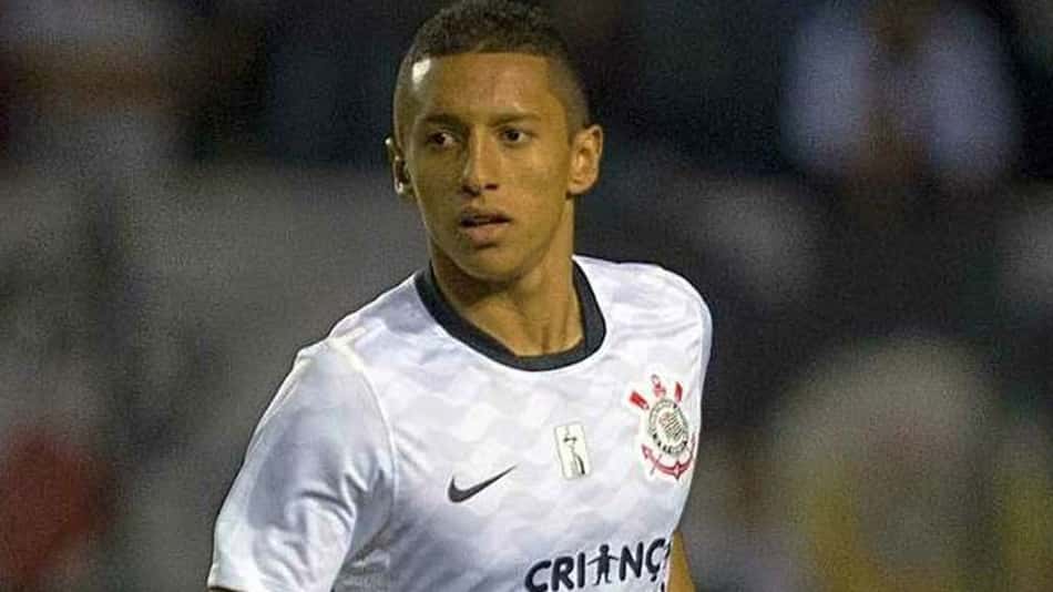 Marquinhos em ação pelo Corinthians