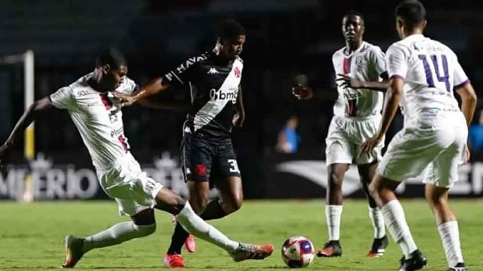 Caio Eduardo em ação pelo Vasco (Foto: Rafael Ribeiro / Vasco)