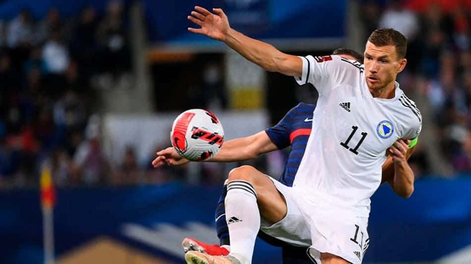 Džeko acumula 148 partidas e 73 gols com a camisa da Bósnia