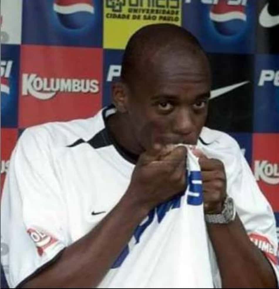 Regis Pitbull durante apresentação no Corinthians