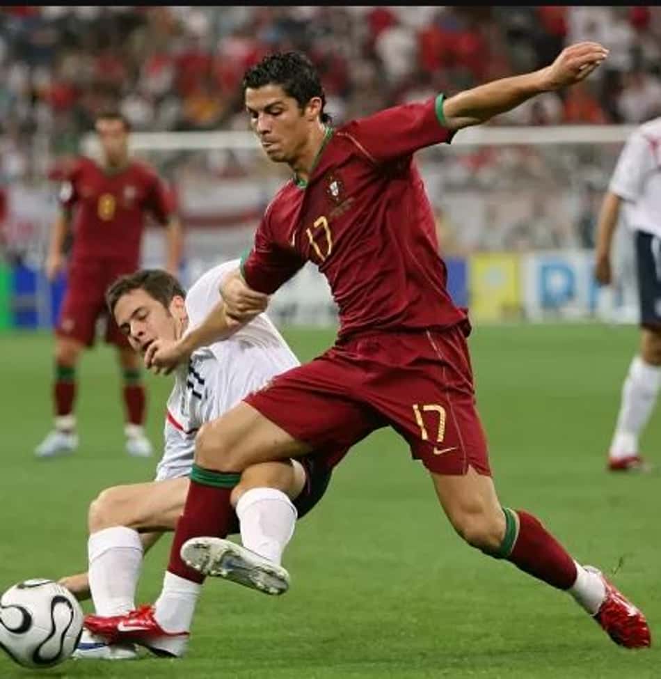 Cristiano Ronaldo na Copa do Mundo de 2006 (Foto: AFP PHOTO / NICOLAS ASFOURI)