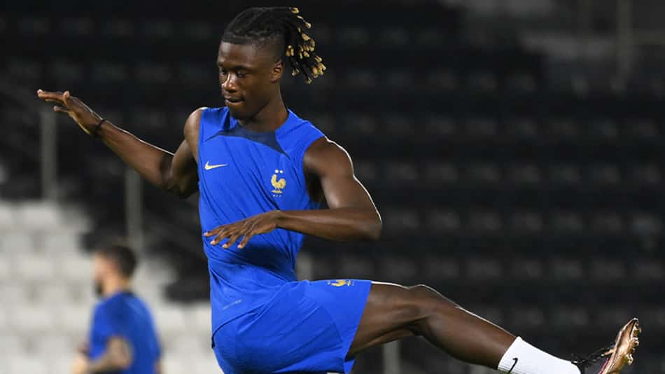 Camavinga em atividade durante treino da seleção francesa