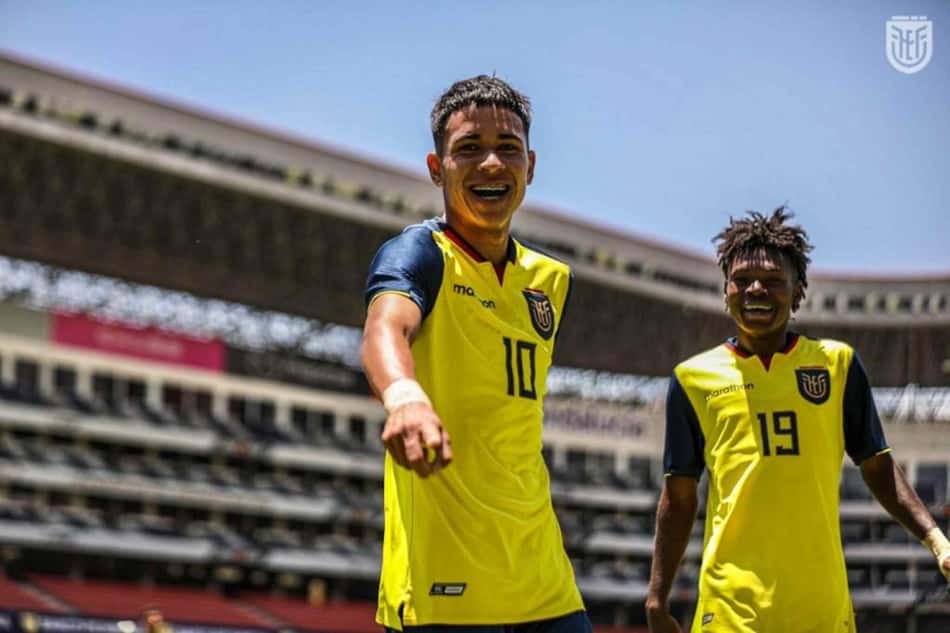 Estêvão: Kendry Paéz (#10) celebra gol pela seleção de base do Equador (Foto: Divulgação/FEF)