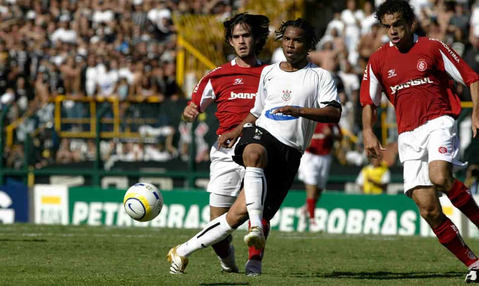 Corinthians x Internacional no Brasileirão de 2005 (Foto: Reginaldo Castro / Lancepress)