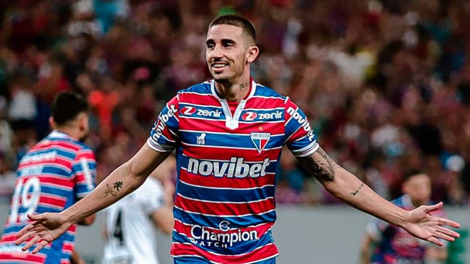 Thiago Galhardo revela bastidores de passagem pelo Goiás (Foto: Mateus Lotif / Fortaleza)