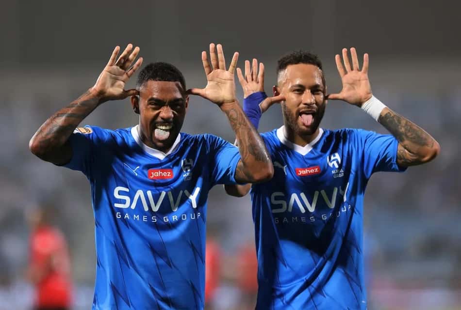 Malcom e Neymar comemoram gol