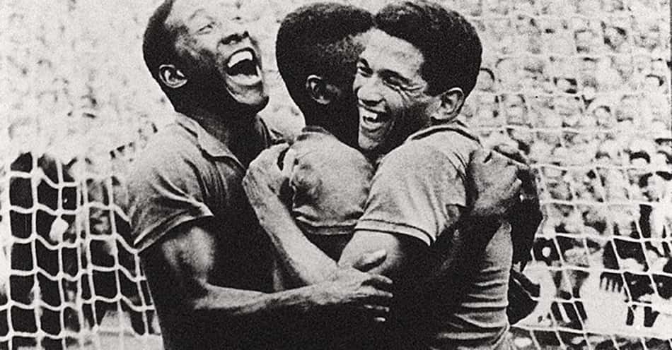 Pelé (c) e Garrincha (d) são dois postulantes ao maior jogador da história das Copas (Foto: Reprodução)