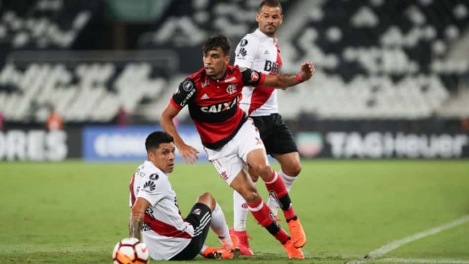 Lucas Paquetá com a camisa do Flamengo (Foto: Gilvan de Souza/Flamengo)