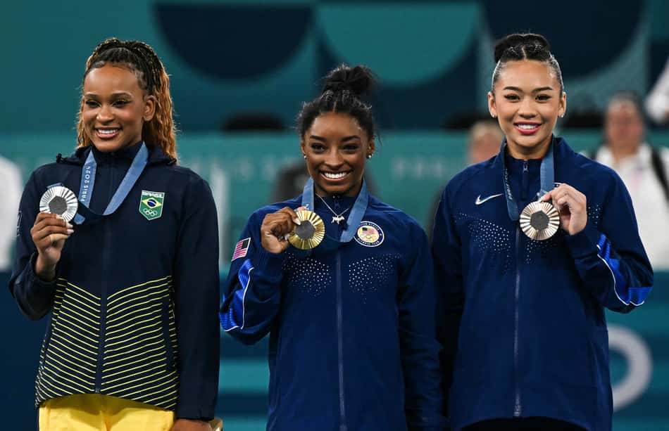 A outra medalha de prata da atleta brasileira foi conquistada na ginástica artística individual geral. Foto: Paul ELLIS / AFP