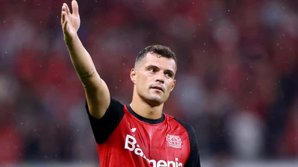 Alvo do Sunderland, Xhaka em ação pelo Bayer Leverkusen (Foto: AFP)