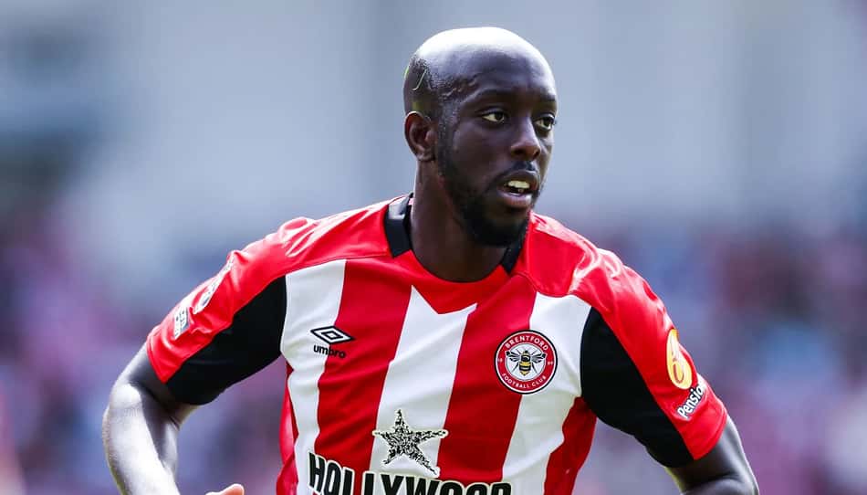 Alvo do Newcastle, Wissa em ação pelo Brentford (Foto: Reprodução/Brentford)